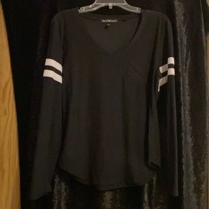 I Derrick heart top size large Runs about a medium